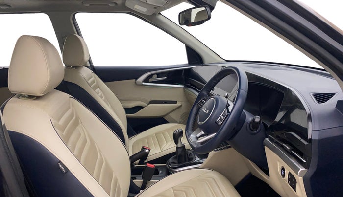 2023 KIA CARENS LUXURY PLUS 1.5 IMT PETROL, Petrol, Manual, 32,480 km, Right Side Front Door Cabin