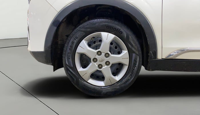 2022 Mahindra XUV300 W6 1.5 DIESEL AMT, Diesel, Automatic, 24,304 km, Left Front Wheel