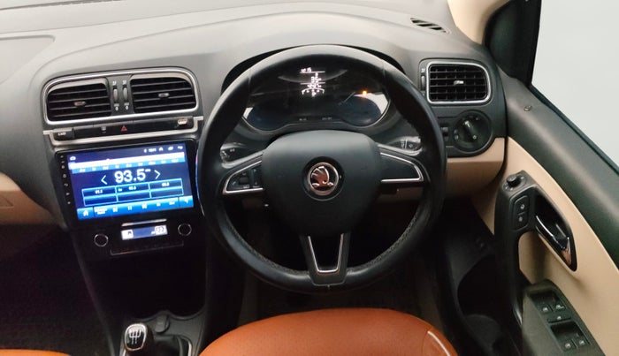 2017 Skoda Rapid AMBITION 1.6 MPI MT, Petrol, Manual, 42,422 km, Steering Wheel Close Up