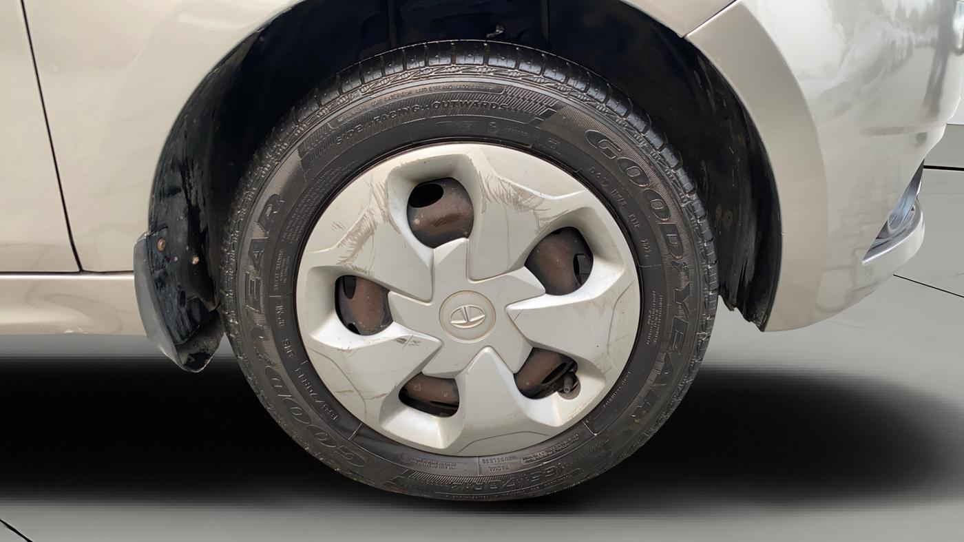 2019 Tata TIGOR XZ PETROL, CNG, Manual, 82,763 km, Right Front Wheel