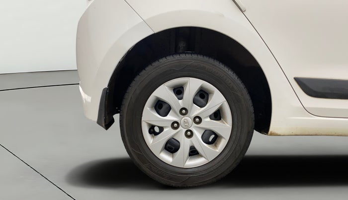 2016 Hyundai Elite i20 SPORTZ 1.2, Petrol, Manual, 1,05,342 km, Right Rear Wheel