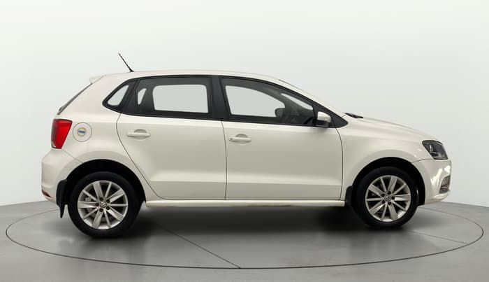 2017 Volkswagen Polo HIGHLINE1.5L, Diesel, Manual, 1,09,963 km, Right Side View
