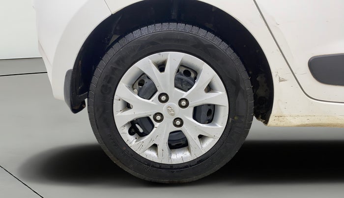 2016 Hyundai Grand i10 MAGNA 1.2 KAPPA VTVT, Petrol, Manual, 1,02,687 km, Right Rear Wheel