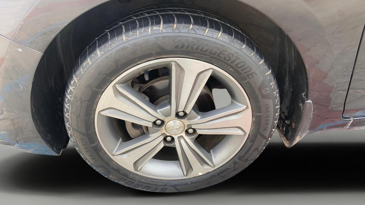2018 Hyundai Verna 1.6 VTVT SX, Petrol, Manual, 77,642 km, Left Front Wheel