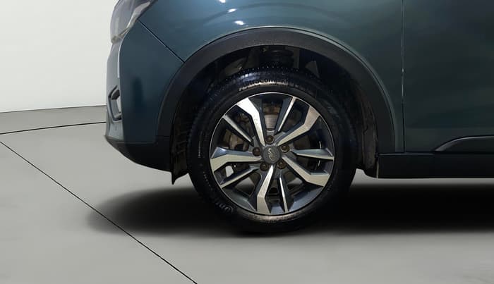 2021 Mahindra XUV300 W8 (O) 1.2 PETROL AMT, Petrol, Automatic, 91,580 km, Left Front Wheel