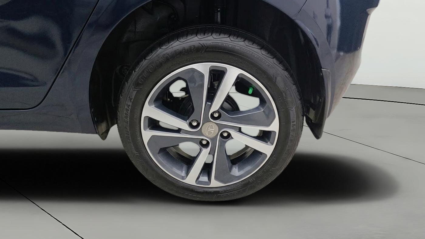 2022 Tata ALTROZ XZA PLUS, Petrol, Automatic, 53,183 km, Left Rear Wheel