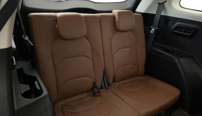 2021 MG HECTOR PLUS SHARP 1.5 PETROL TURBO HYBRID MT 6-STR, Petrol, Manual, 27,438 km, Third Seat Row ( optional )