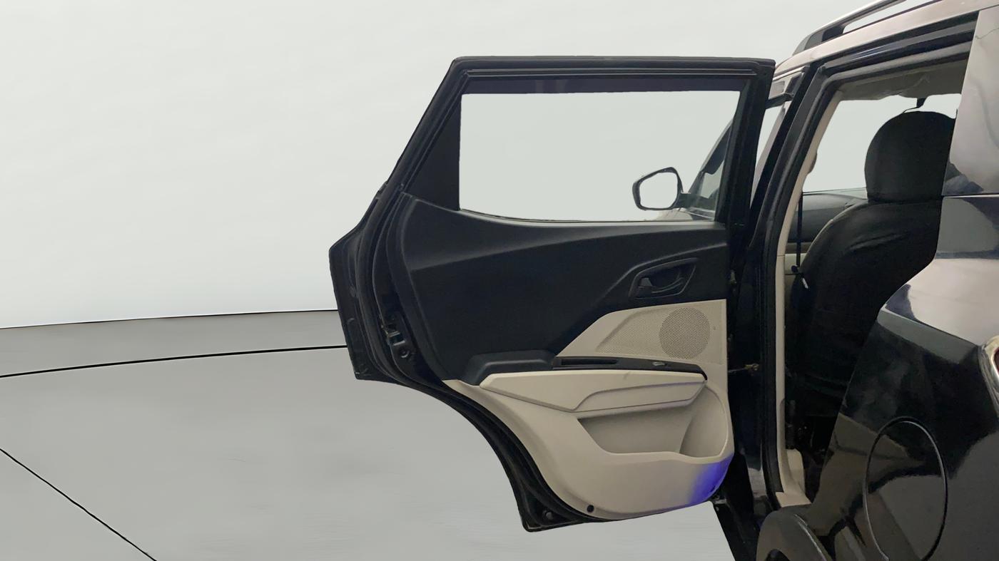 2022 Mahindra XUV300 W4 1.2 PETROL, Petrol, Manual, 40,334 km, LHS Rear Door