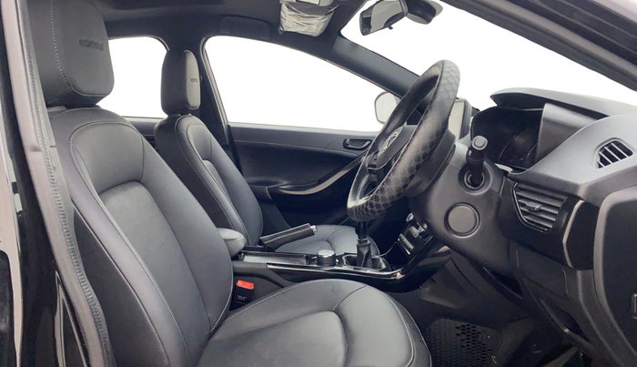 2022 Tata NEXON XZ PLUS (O) PETROL DARK EDITION, Petrol, Manual, 16,456 km, Right Side Front Door Cabin