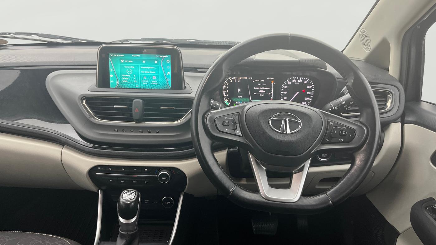2023 Tata ALTROZ XZA + SUNROOF, Petrol, Automatic, 32,423 km, Steering Wheel Close Up