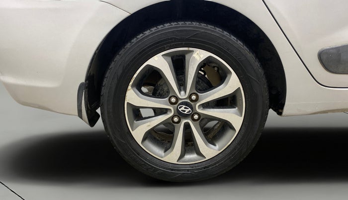 2015 Hyundai Xcent SX AT 1.2 (O), Petrol, Automatic, 1,37,994 km, Right Rear Wheel