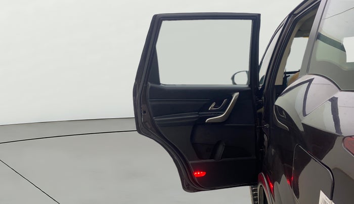 2018 Mahindra XUV500 W11, Diesel, Manual, 48,357 km, LHS Rear Door