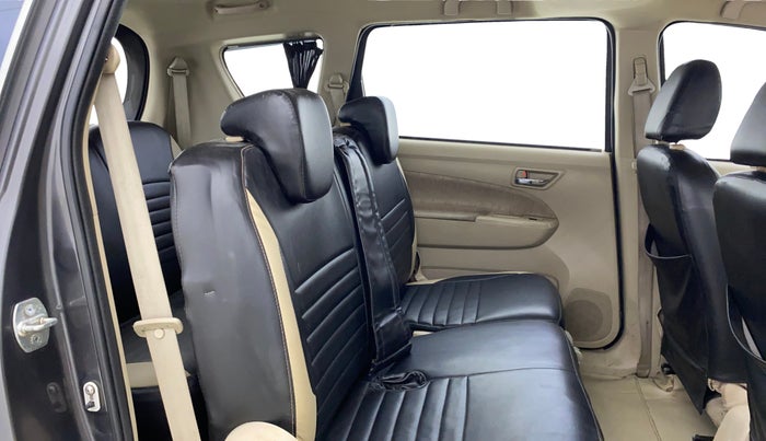 2015 Maruti Ertiga VXI CNG, CNG, Manual, 1,21,416 km, Right Side Rear Door Cabin