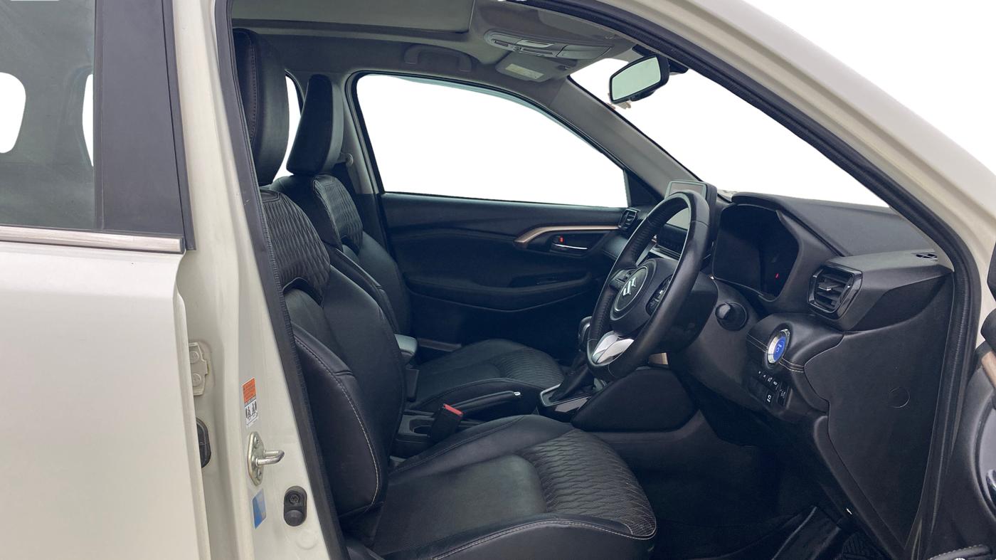 2023 Maruti Grand Vitara ALPHA PLUS HYBRID ECVT, Hybrid, Automatic, 90,717 km, Right Side Front Door Cabin