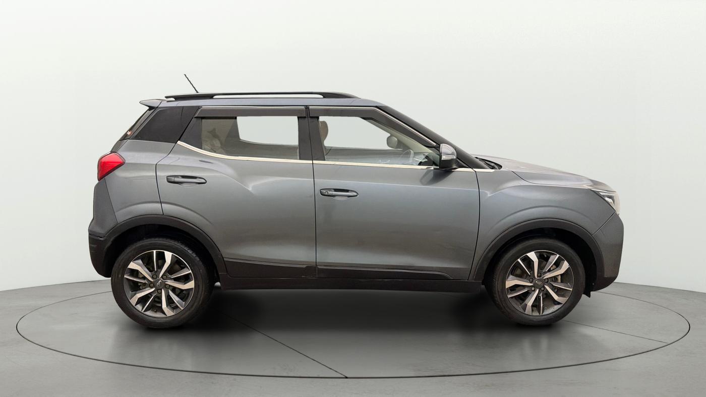 2021 Mahindra XUV300 W8 (O) 1.5 DIESEL, Diesel, Manual, 56,185 km, Right Side View