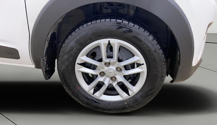 2021 Renault TRIBER RXT, CNG, Manual, 91,304 km, Right Front Wheel