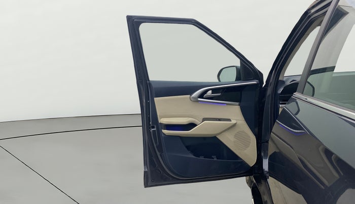 2023 KIA CARENS LUXURY 1.5 TURBO PETROL IMT 7 STR, Petrol, Manual, 29,644 km, LHS Front Door