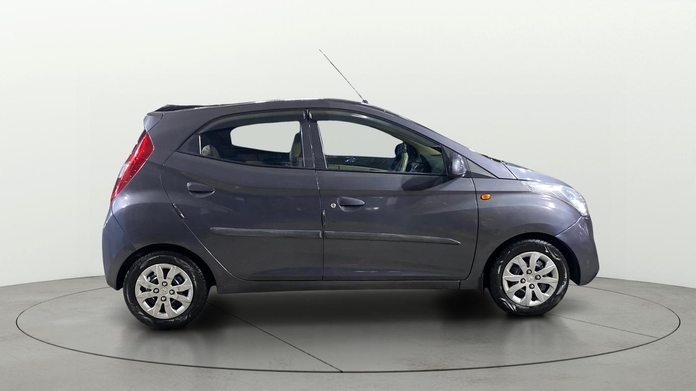 2015 Hyundai Eon SPORTZ, Petrol, Manual, 33,844 km, Right Side View