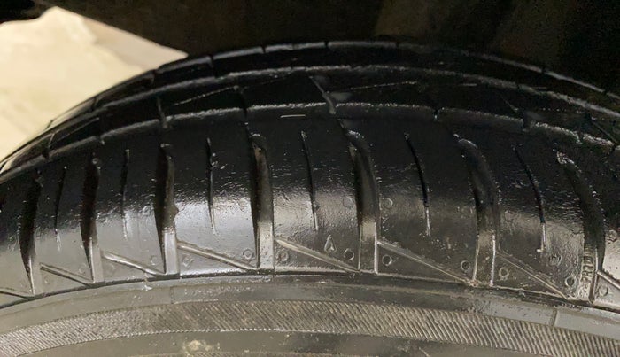 2022 Renault Kwid RXT 1.0 AMT, Petrol, Automatic, 11,416 km, Right Rear Tyre Tread