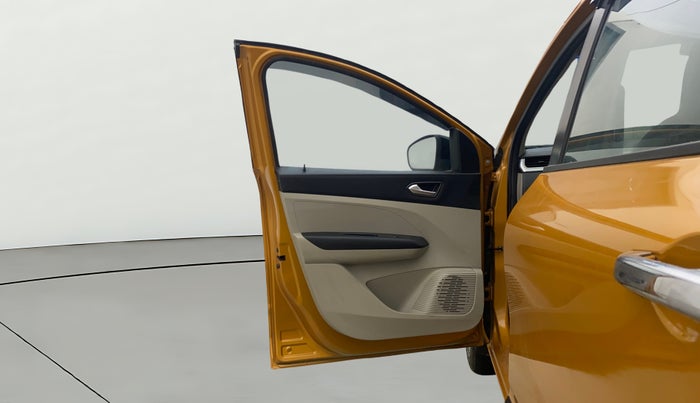 2022 Renault TRIBER RXZ AMT, Petrol, Automatic, 8,177 km, LHS Front Door