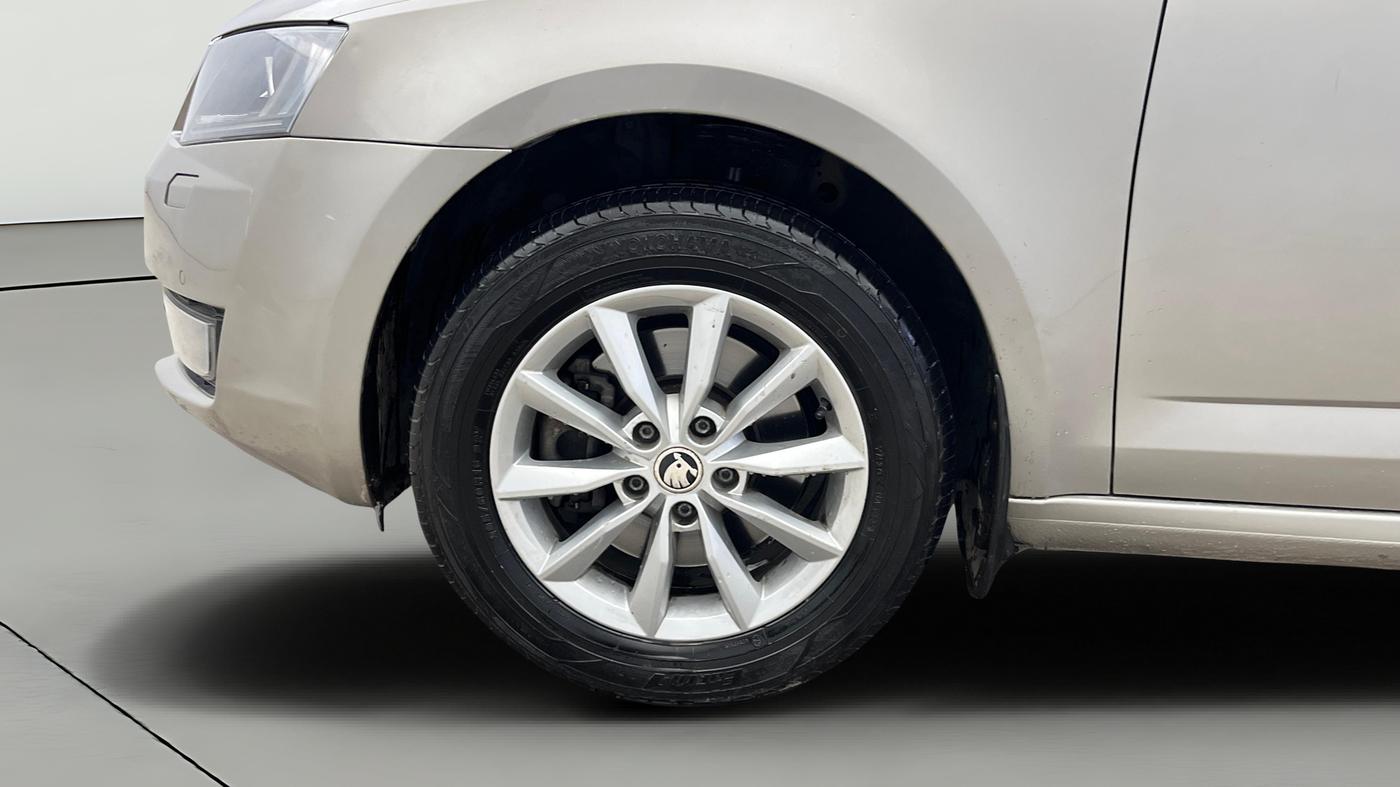 2017 Skoda Octavia STYLE PLUS AT 1.8 TSI, Petrol, Automatic, 1,03,026 km, Left Front Wheel