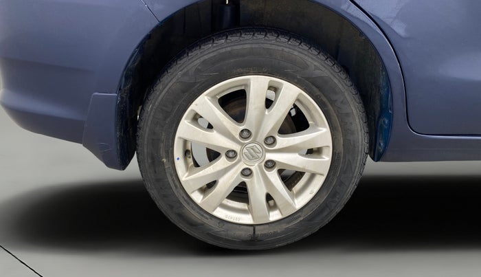 2016 Maruti Ertiga ZXI+, Petrol, Manual, 24,978 km, Right Rear Wheel