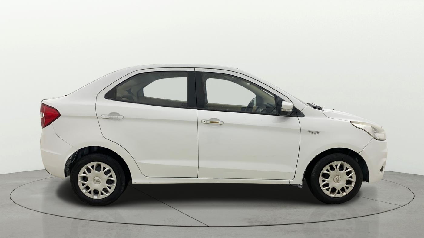 2015 Ford Figo Aspire TREND 1.2 PETROL, Petrol, Manual, 1,00,082 km, Right Side View