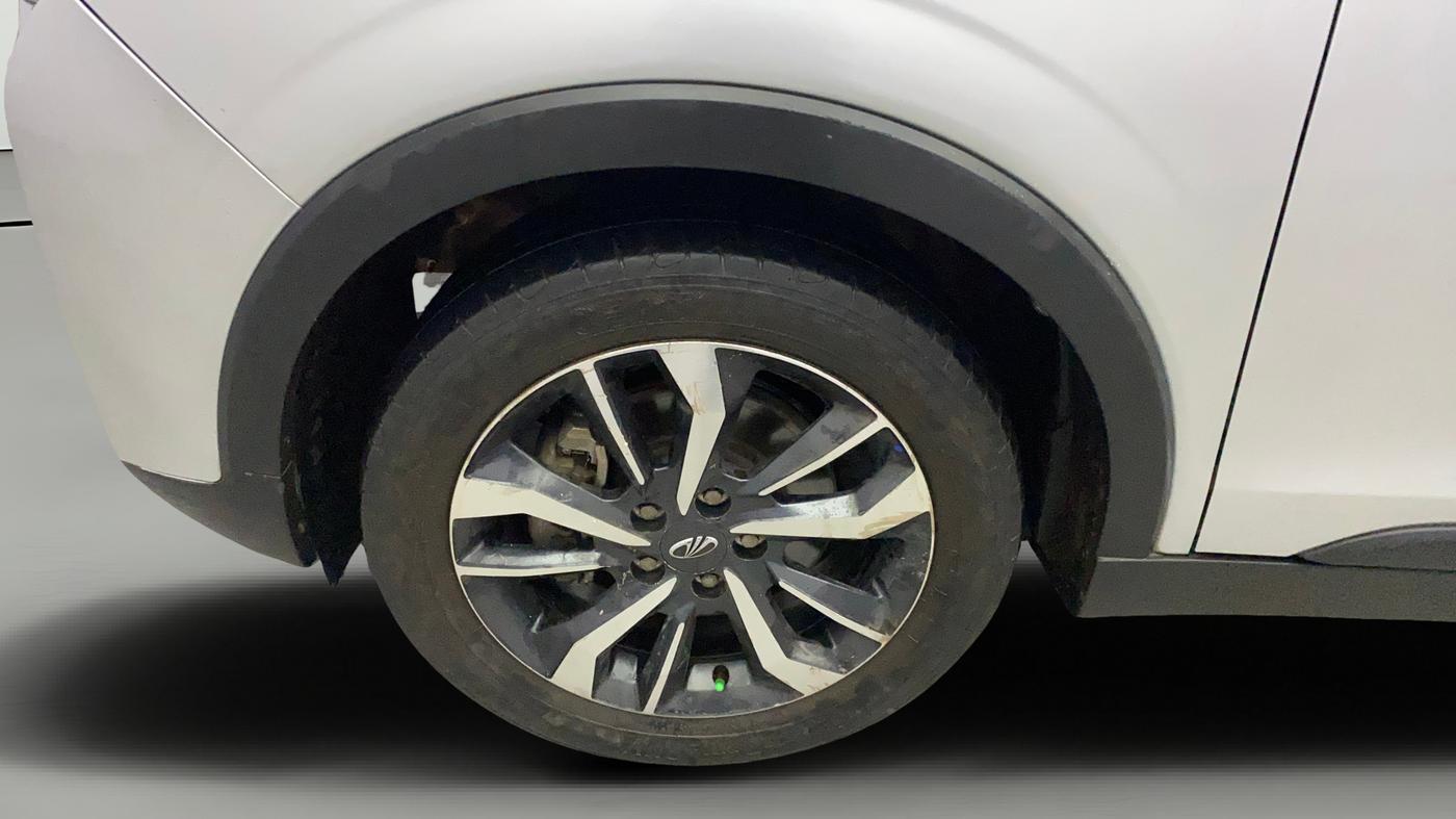 2020 Mahindra XUV300 W8 (O) 1.2 PETROL, Petrol, Manual, 91,363 km, Left Front Wheel
