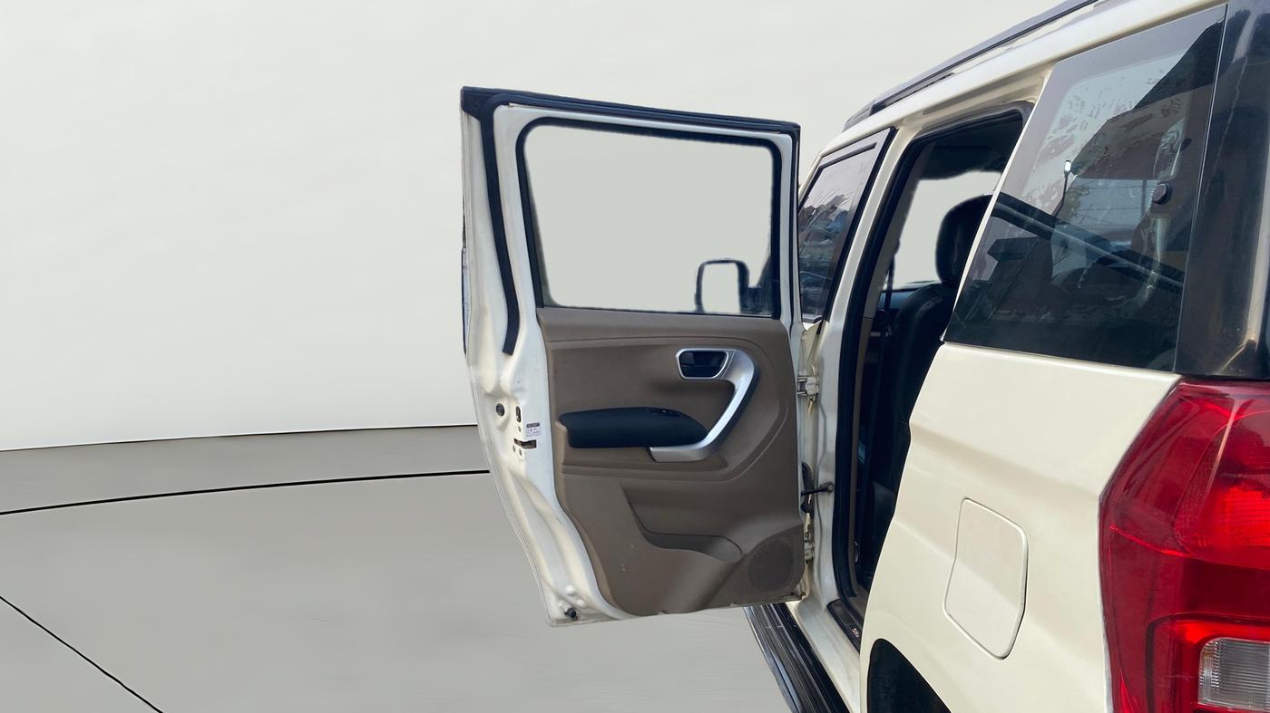 2018 Mahindra TUV300 T10, Diesel, Manual, 59,637 km, LHS Rear Door