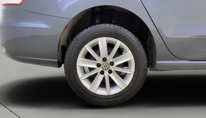 2017 Volkswagen Vento 1.2 TSI HIGHLINE PLUS AT, Petrol, Automatic, 57,727 km, Right Rear Wheel