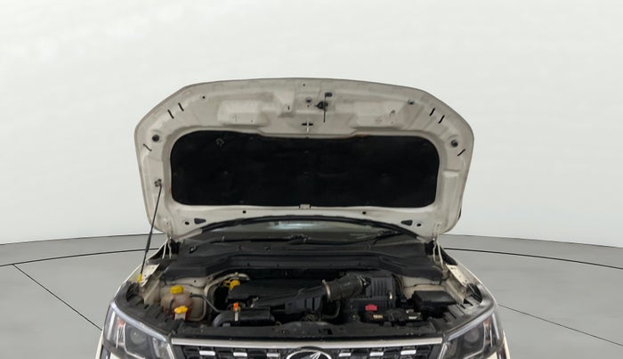 2019 Mahindra XUV300 W8 (O) 1.2 PETROL, Petrol, Manual, 75,045 km, Open Bonet