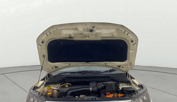 2019 Mahindra XUV300 W6 1.5 DIESEL, Diesel, Manual, 1,07,874 km, Open Bonet