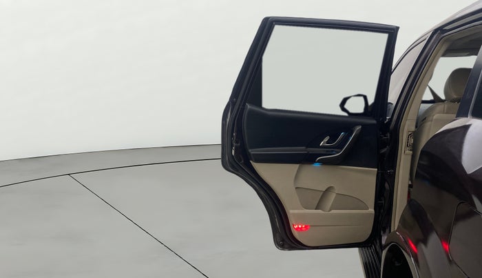 2015 Mahindra XUV500 W10, Diesel, Manual, 1,14,508 km, LHS Rear Door