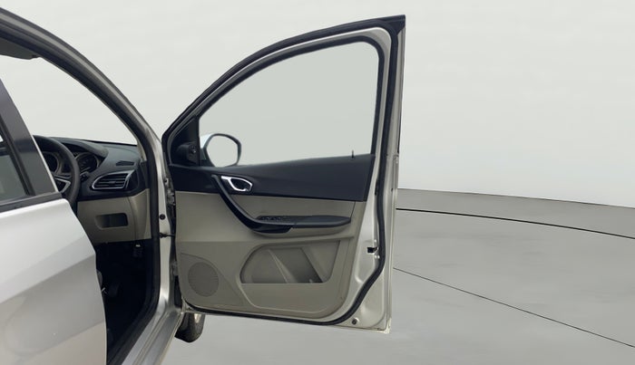 2017 Tata Tiago XZA PETROL, Petrol, Automatic, 31,959 km, RHS Front Door