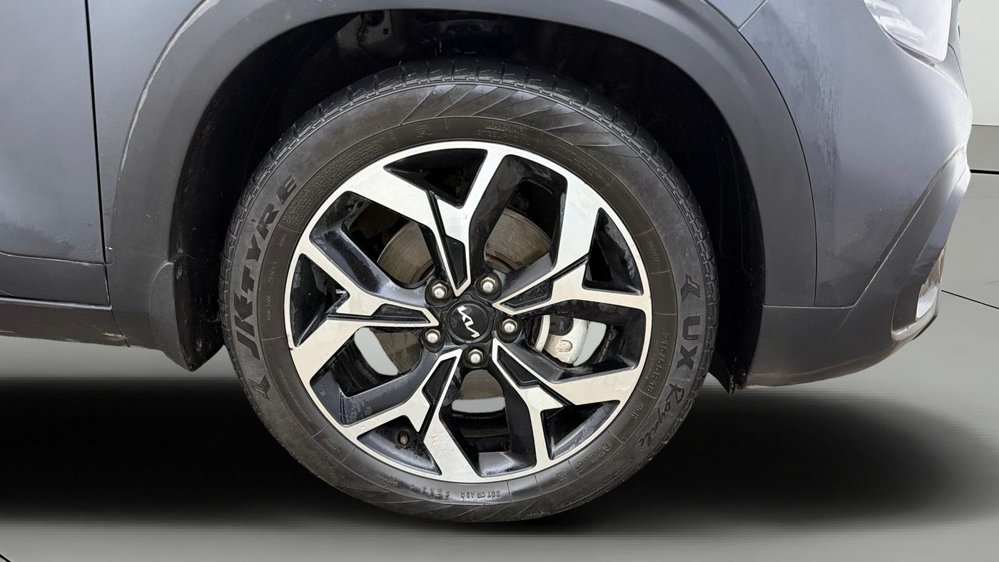 2023 KIA SELTOS  X LINE 1.5 TURBO PETROL DCT, Petrol, Automatic, 42,501 km, Right Front Wheel