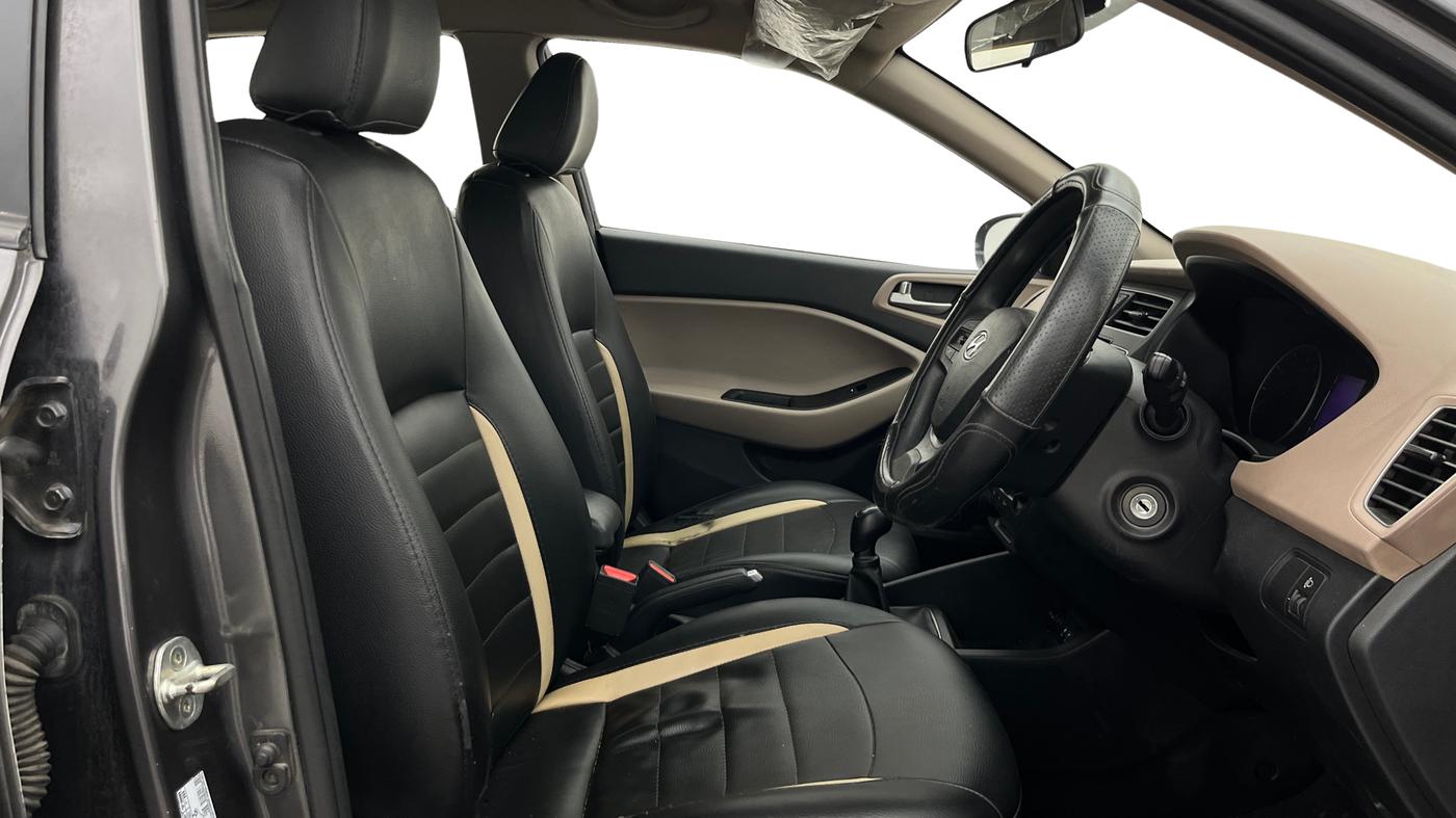 2020 Hyundai Elite i20 SPORTZ PLUS 1.2, Petrol, Manual, 66,761 km, Right Side Front Door Cabin