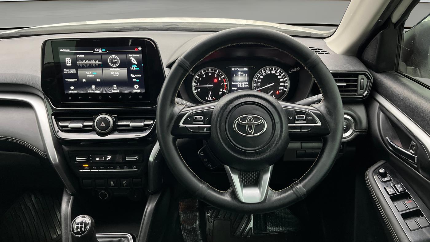 2024 Toyota URBAN CRUISER HYRYDER G NEO DRIVE, Petrol, Manual, 1,23,680 km, Steering Wheel Close Up