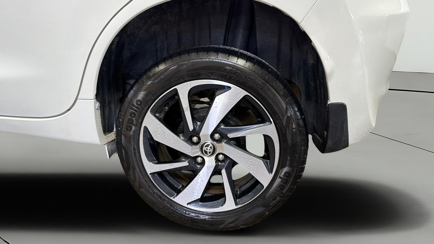 2023 Toyota Glanza V, Petrol, Manual, 82,594 km, Left Rear Wheel