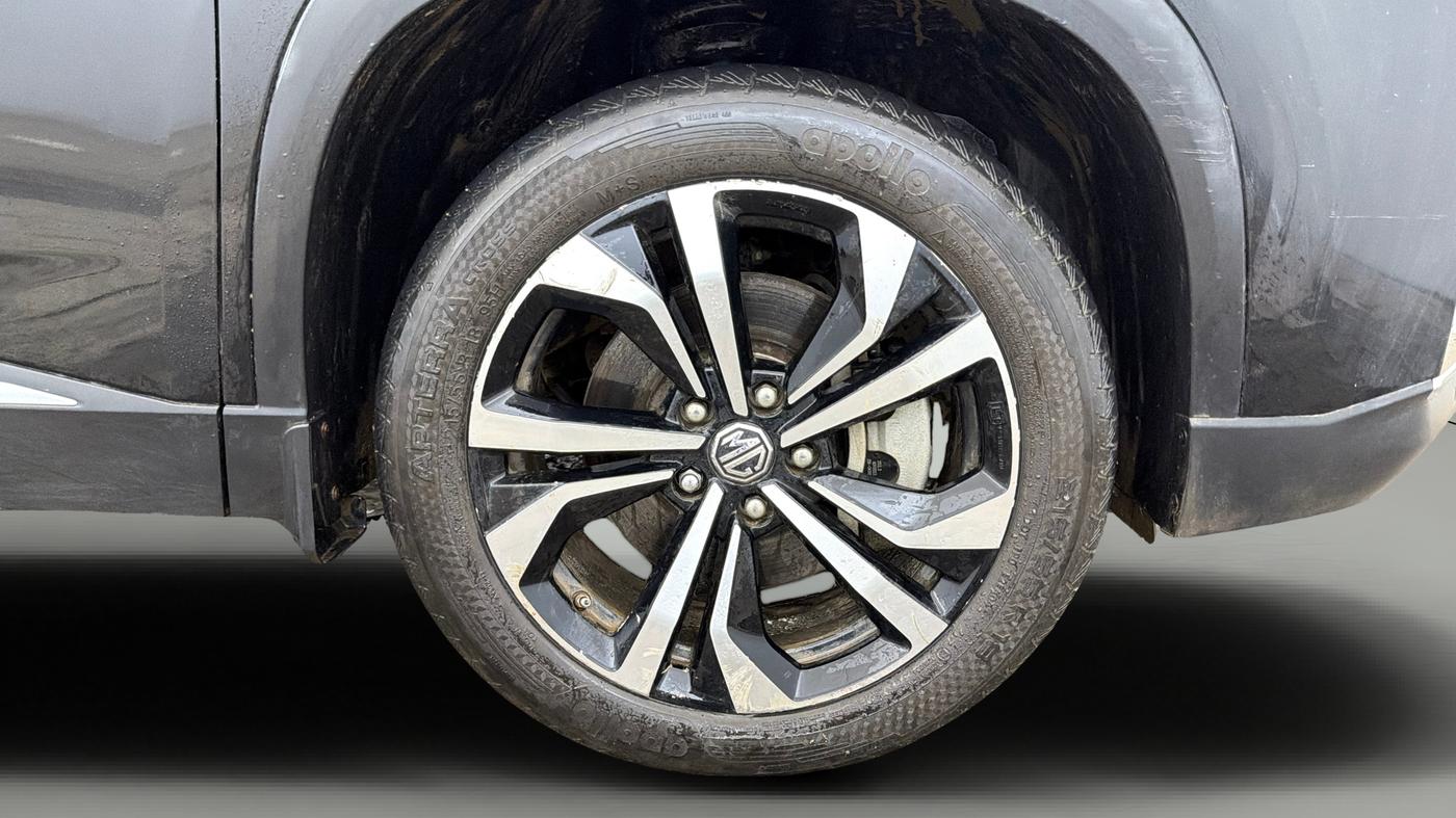 2024 MG HECTOR PLUS SHARP PRO 1.5 TURBO MT 7 STR, Petrol, Manual, 13,842 km, Right Front Wheel