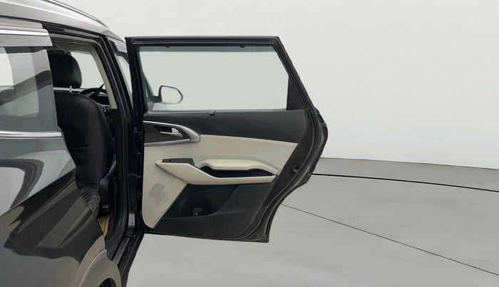 2023 KIA CARENS PRESTIGE PLUS 1.5 PETROL IMT 7 STR, Petrol, Manual, 48,381 km, RHS Rear Door