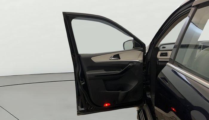 2023 Mahindra XUV700 AX 7 LUXURY P AT 7 STR, Petrol, Automatic, 14,877 km, LHS Front Door