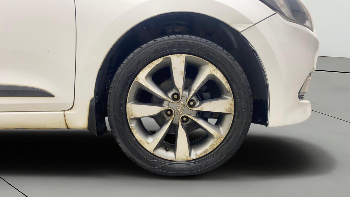 2016 Hyundai Elite i20 ASTA 1.4 CRDI (O), Diesel, Manual, 1,13,689 km, Right Front Wheel