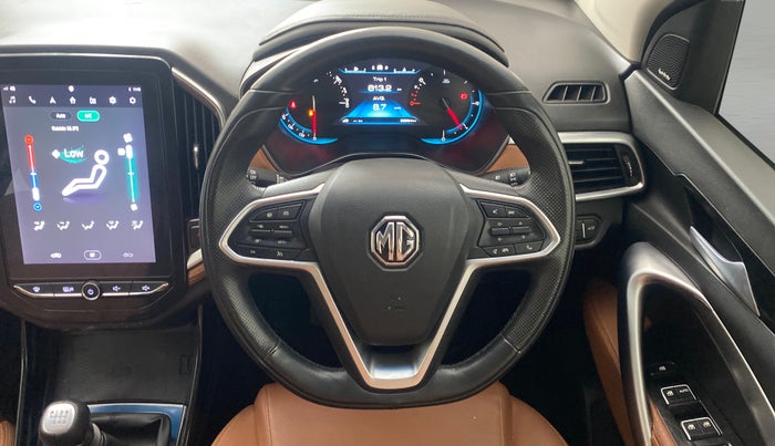 2021 MG HECTOR PLUS SHARP 2.0 DIESEL TURBO MT 6-STR, Diesel, Manual, 33,647 km, Steering Wheel Close Up