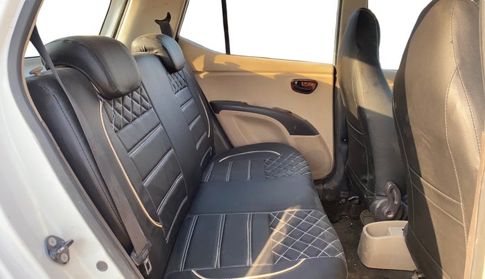 2013 Hyundai i10 MAGNA 1.1, CNG, Manual, 80,438 km, Right Side Rear Door Cabin