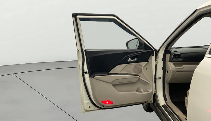 2021 Mahindra XUV300 W8 (O) 1.5 DIESEL AMT, Diesel, Automatic, 79,822 km, LHS Front Door