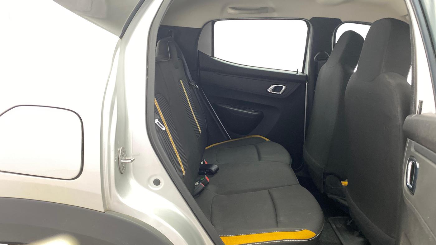 2022 Renault Kwid CLIMBER 1.0 AMT, Petrol, Automatic, 16,142 km, Right Side Rear Door Cabin
