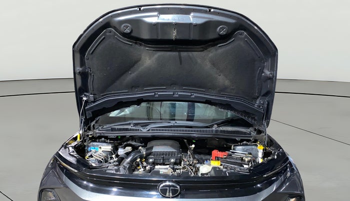 2024 Tata NEXON FEARLESS + SUNROOF DUAL TONE 1.2 PETROL, Petrol, Manual, 4,075 km, Open Bonet