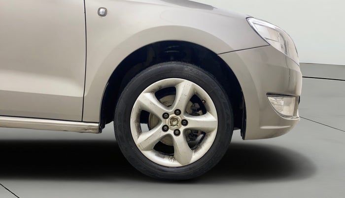 2012 Skoda Rapid ELEGANCE 1.6 TDI CR MT, Diesel, Manual, 99,273 km, Right Front Wheel