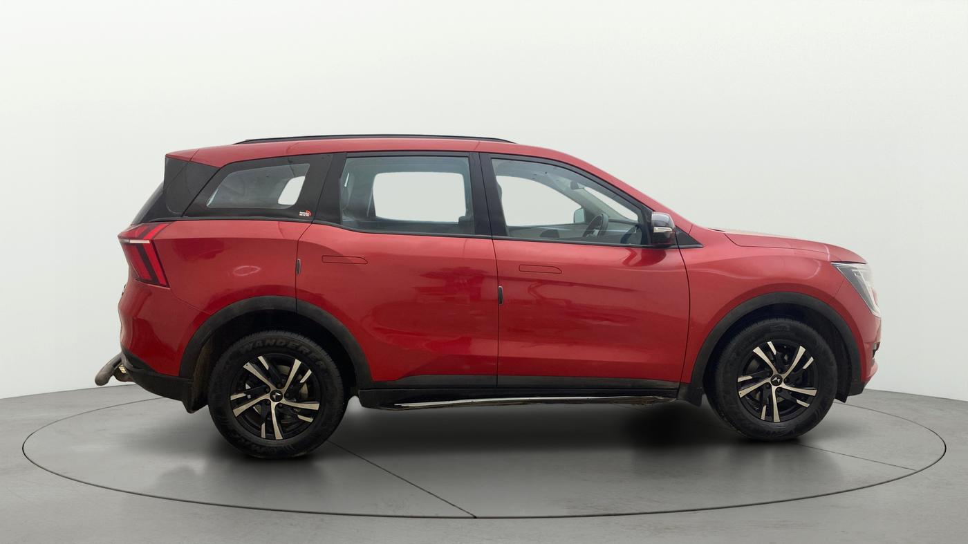 2022 Mahindra XUV700 AX 3 P MT 5 STR, Petrol, Manual, 82,103 km, Right Side View