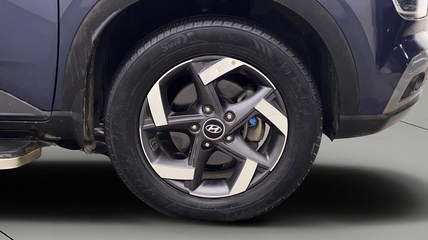 2022 Hyundai VENUE SX 1.5 (O) EXECUTIVE CRDI, Diesel, Manual, 35,200 km, Right Front Wheel